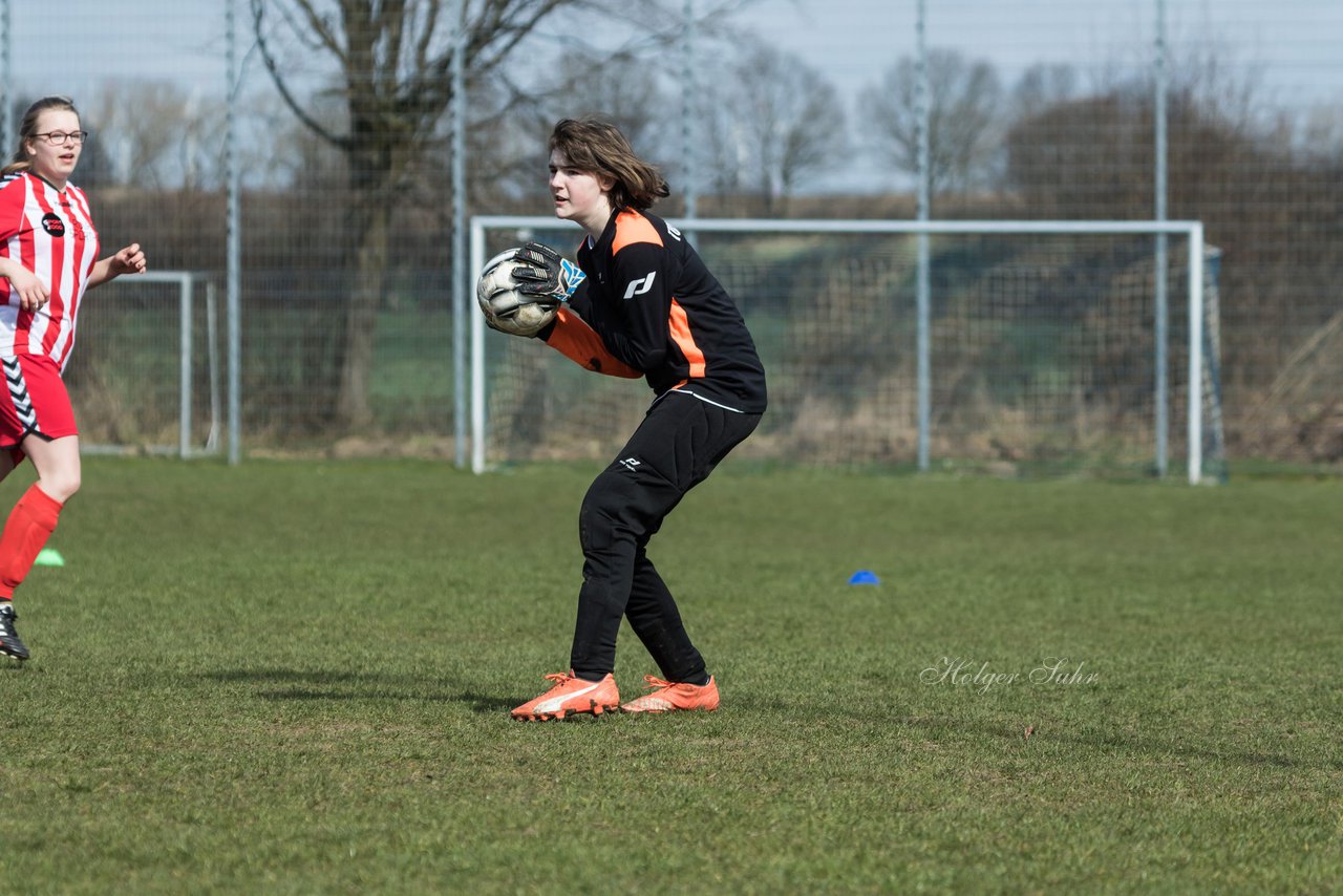 Bild 122 - C-Juniorinnen TSV Zarpen - TuS Tensfeld : Ergebnis: 2:1